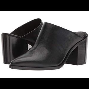 Frye Flynn Mule Black